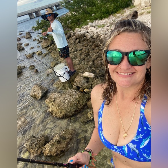 Meet Casie & Family 🩺🦝🐕🦎☀️🌊🏝️👙🎣 - Picture 7 of 9